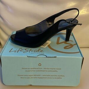 BN, never worn, in box LifeStride Heels